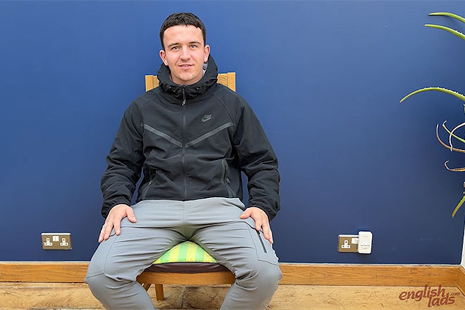 Straight Young Hottie Shows off Image