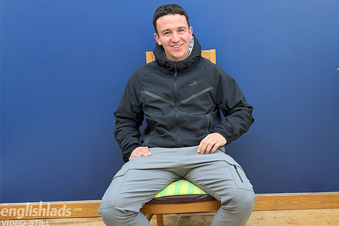 Straight Young Hottie Shows off Image