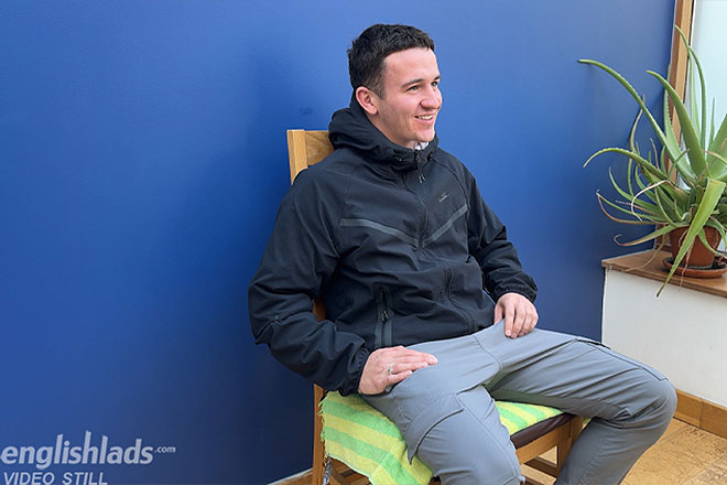 Straight Young Hottie Shows off Image