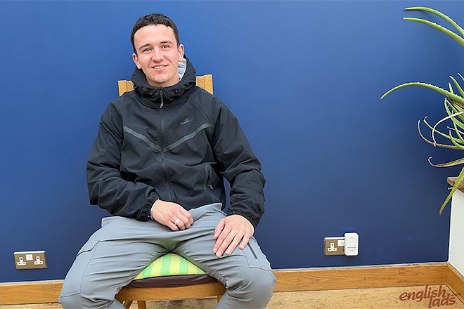 Straight Young Hottie Shows off Image