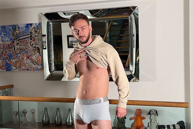 Young Straight Hottie Shows off his Bubble Butt Image