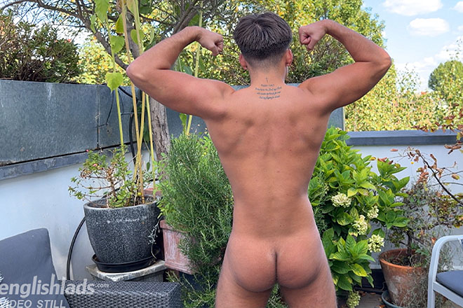 Young Straight Stud Shows off his Amazing Muscles Image